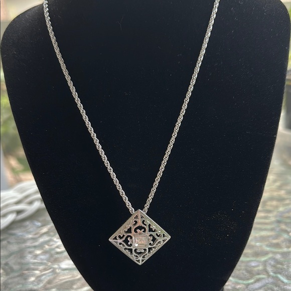YSL NECKLACE AND PENDANT Elegant Silver Pendant Necklace - Picture 1 of 1